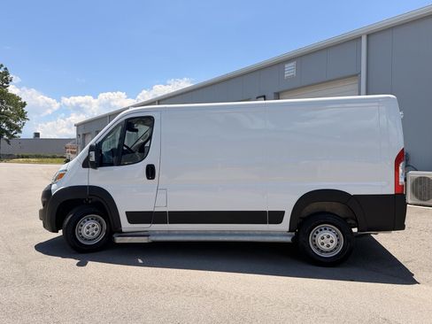 Used 2025 RAM ProMaster 2500 w/ U-Haul Equipment Group FWD image 9