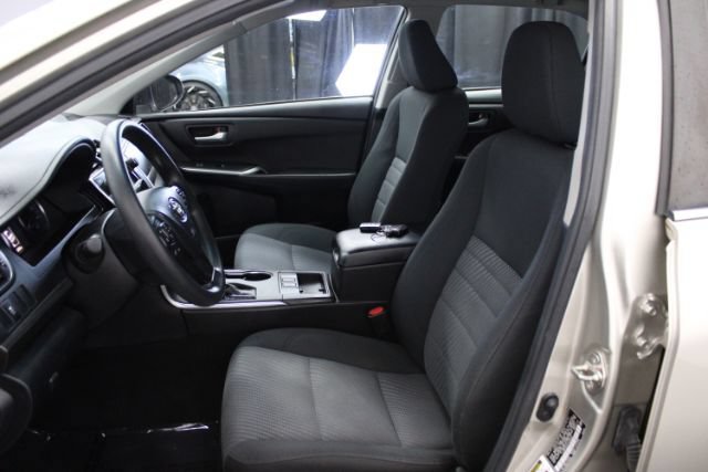 Used 2015 Toyota Camry LE FWD image 11