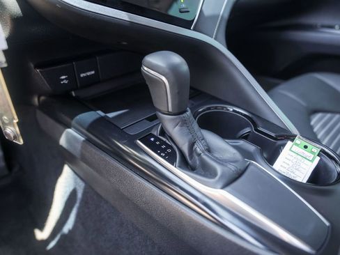 Used 2018 Toyota Camry SE FWD image 20