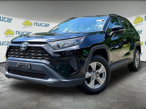 Used 2022 Toyota RAV4 LE AWD/4WD image 3