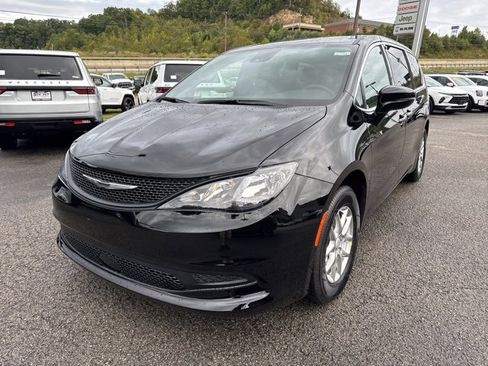 New 2026 Chrysler Voyager LX image 7