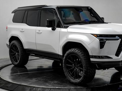 Used 2025 Lexus GX 550 w/ Accessory Package (2T) image 25