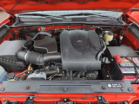 Certified 2016 Toyota Tacoma TRD Sport w/ Towing Package image 30