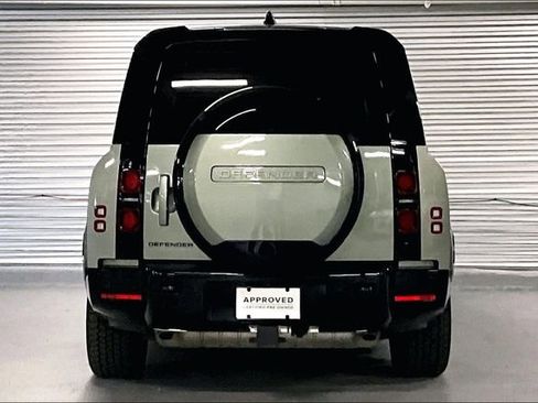 Certified 2025 Land Rover Defender 130 X-Dynamic SE AWD/4WD image 3
