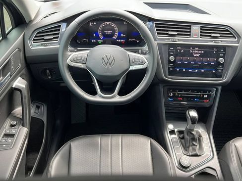 Used 2024 Volkswagen Tiguan SE AWD/4WD image 12