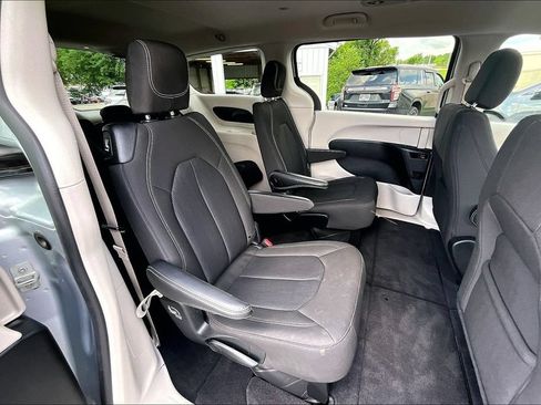 Used 2023 Chrysler Voyager LX FWD image 27