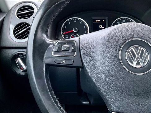 Used 2017 Volkswagen Tiguan S image 10