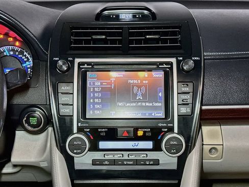 Used 2014 Toyota Camry XLE w/ Leather Package FWD image 12