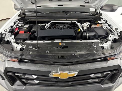 Used 2024 Chevrolet Colorado W/T w/ WT Convenience Package II RWD image 40