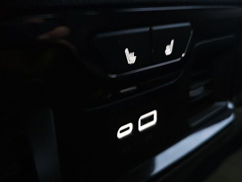 Used 2025 GMC Sierra 2500 AT4 image 22