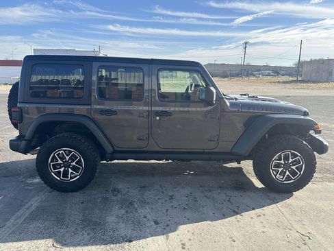 Used 2024 Jeep Wrangler Rubicon image 6