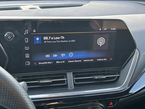 Certified 2024 Chevrolet Trax RS w/ Driver Confidence Package image 28