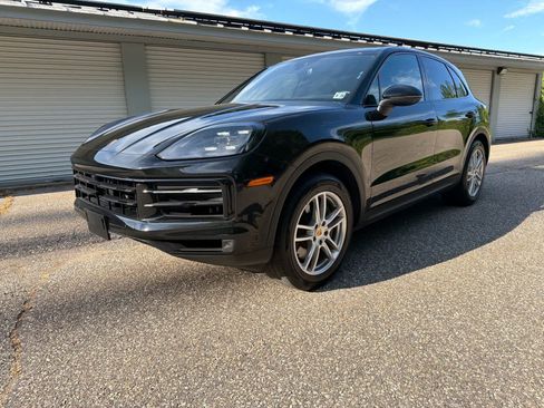 Used 2024 Porsche Cayenne AWD/4WD image 1