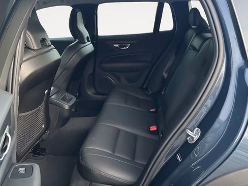 Used 2025 Volvo V60 B5 Cross Country Plus image 13