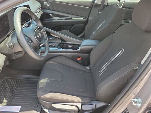 Used 2025 Hyundai Elantra SEL FWD image 3
