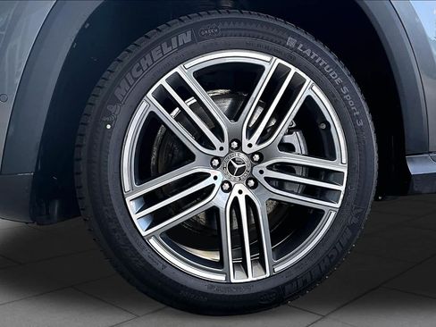 Used 2024 Mercedes-Benz GLS 450 4MATIC image 11