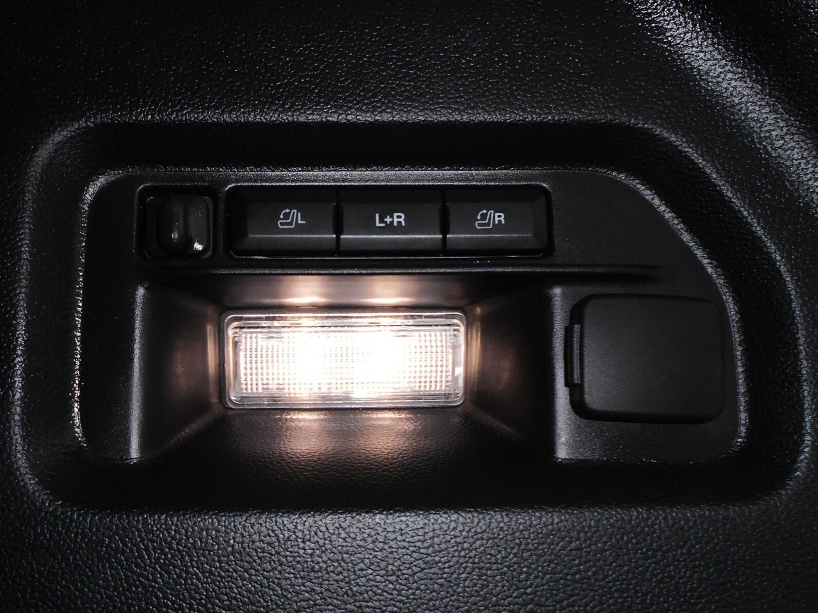 Used 2025 Ford Explorer ST AWD/4WD image 22
