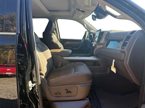 New 2025 RAM 2500 Limited image 15