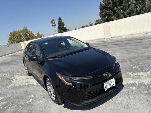 Used 2025 Toyota Corolla LE FWD image 30
