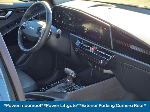 Used 2023 Kia Niro SX Touring image 12