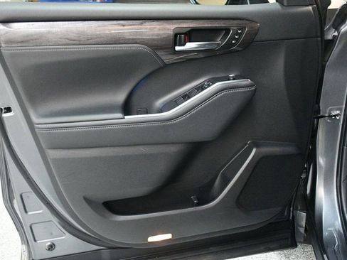 Used 2022 Toyota Highlander Limited image 22