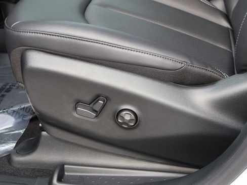 New 2026 Chrysler Pacifica Select FWD image 23
