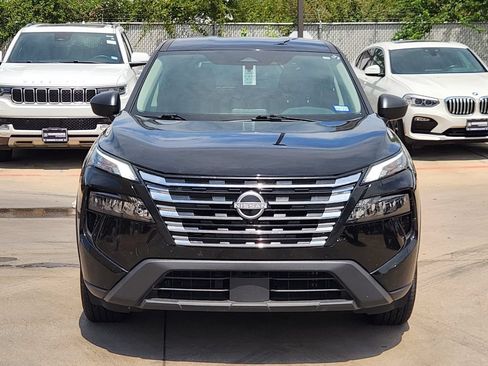 Used 2025 Nissan Rogue S AWD/4WD image 2
