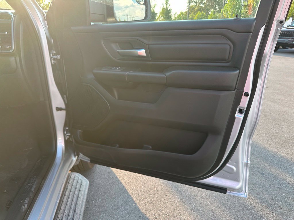 New 2026 RAM 1500 Express AWD/4WD image 18