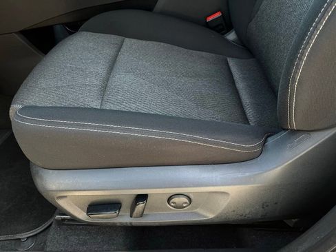 Used 2025 Nissan Rogue SV FWD image 25