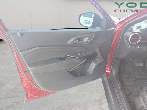 Used 2025 Chevrolet Trax RS w/ Driver Confidence Package FWD image 31