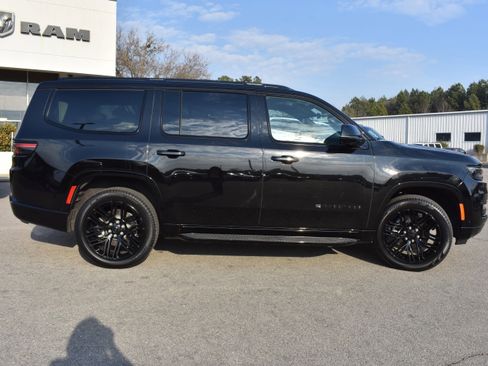 Used 2025 Jeep Wagoneer Series II w/ Premium Group I image 10