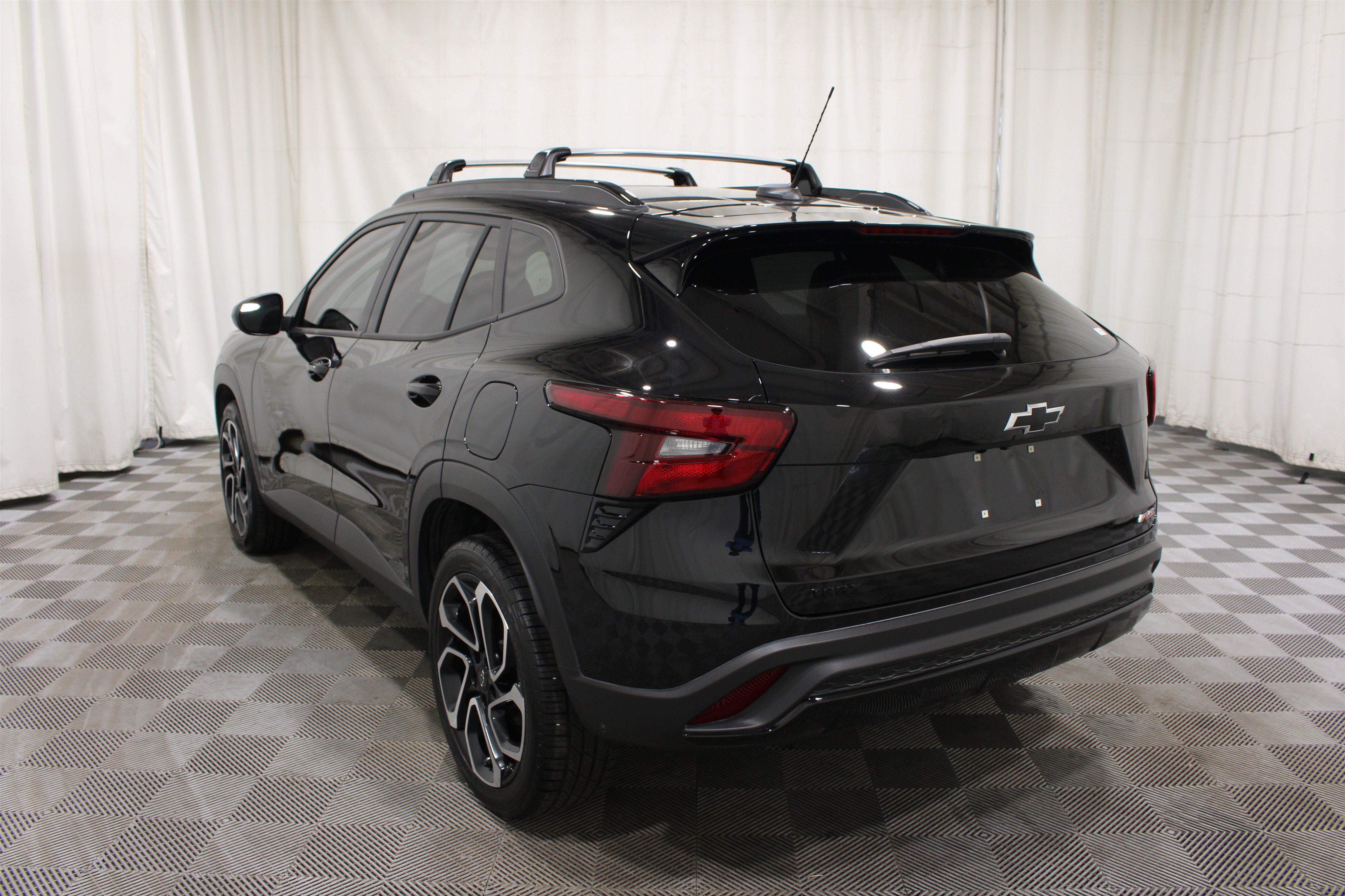 Used 2025 Chevrolet Trax RS w/ Sunroof Package FWD image 32