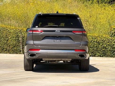 Used 2023 Jeep Grand Cherokee Summit w/ Luxury Tech Group V RWD image 11