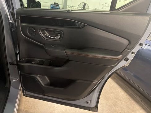 Used 2023 Honda Pilot TrailSport image 16