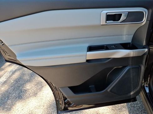 Certified 2023 Ford Explorer XLT w/ Equipment Group 202A AWD/4WD image 15
