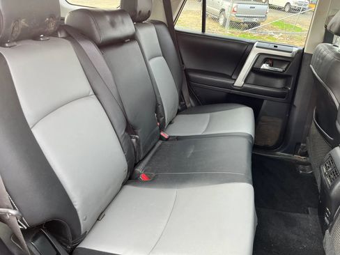 Used 2016 Toyota 4Runner SR5 Premium image 17