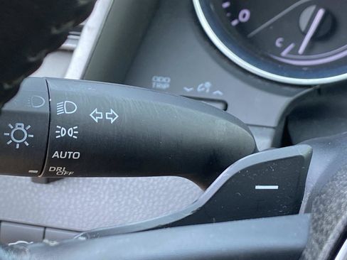 Used 2020 Toyota Camry SE w/ Carpet Mat Package FWD image 17