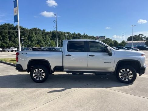 Used 2021 Chevrolet Silverado 2500 Custom w/ Custom Value Package AWD/4WD image 8