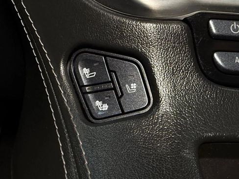Used 2017 GMC Yukon XL SLT w/ Premium Edition AWD/4WD image 44