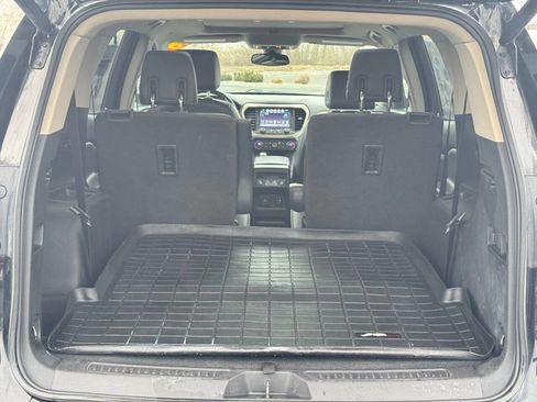 Used 2018 GMC Acadia Denali image 8