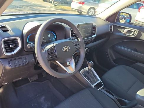 Used 2025 Hyundai Venue SE image 12