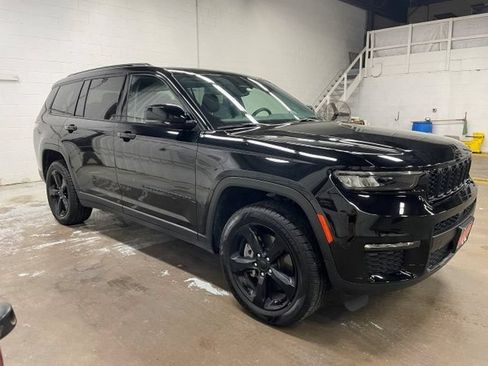 Used 2023 Jeep Grand Cherokee L Limited w/ Black Appearance Package AWD/4WD image 3