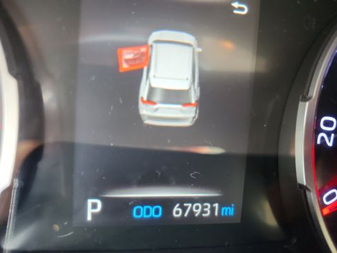 Used 2019 Toyota RAV4 XLE w/ Convenience Package FWD image 11