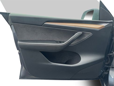 Used 2023 Tesla Model Y 2WD image 14