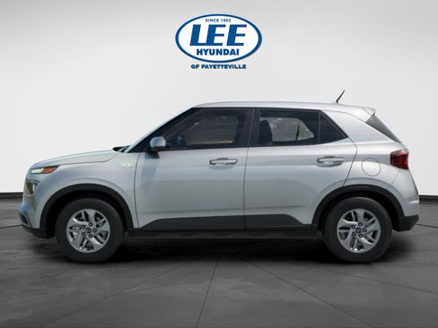 Certified 2026 Hyundai Venue SE FWD image 5