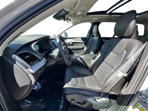 Used 2025 Volvo XC90 B5 Core image 9