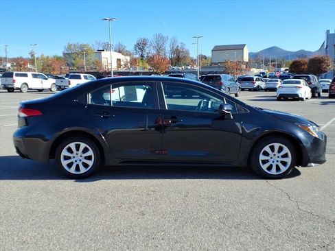 Certified 2024 Toyota Corolla LE image 3