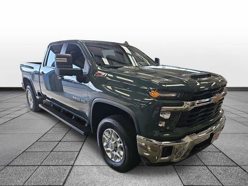 Used 2025 Chevrolet Silverado 2500 LT w/ All Star Edition AWD/4WD image 3
