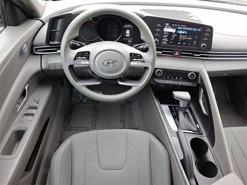 Used 2023 Hyundai Elantra SEL w/ Preferred Accessory Package image 11