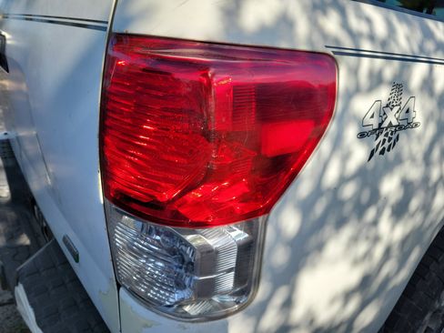 Used 2010 Toyota Tundra 4x4 Double Cab image 10